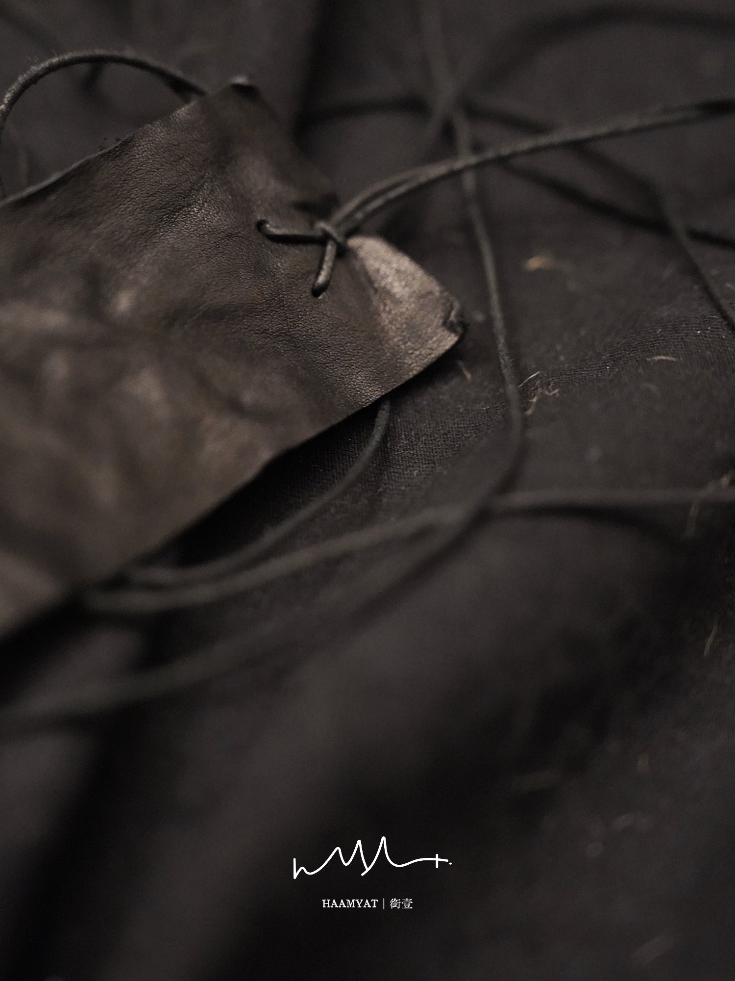 HAAMYAT Handcrafted Black Vegetable-Tanned Horse Leather Blindfold